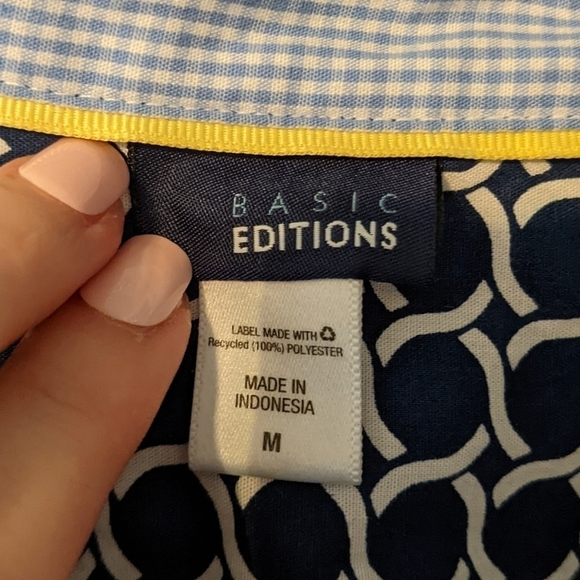 Basic Editions Blue and White Patterned Long Sleeve Button Up Top Size Medium - Picture 2 of 5